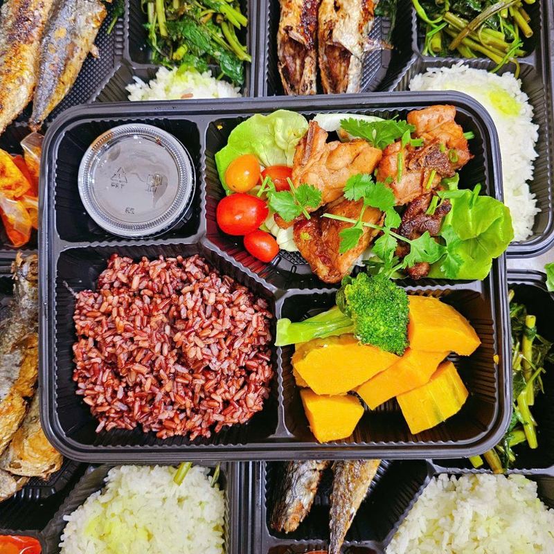 Suất cơm trưa văn phòng Đồng Khởi Catering